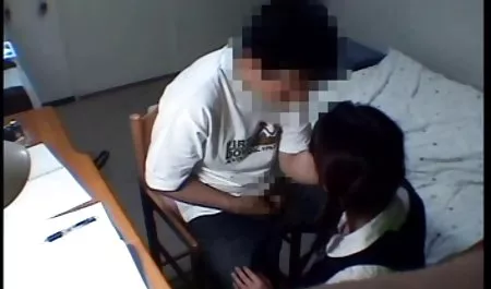 장난감을 공유한 레즈비언 아름다운 체코 포르노 처벌이 오르가즘